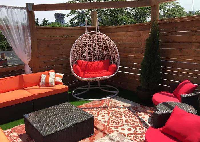 Two Peas Pod Hostel Toronto